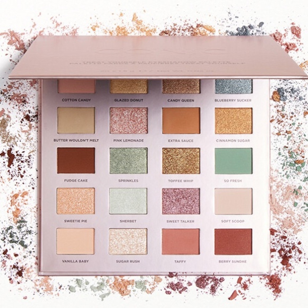 ICONIC LONDON
Treat Yourself Eyeshadow Palette